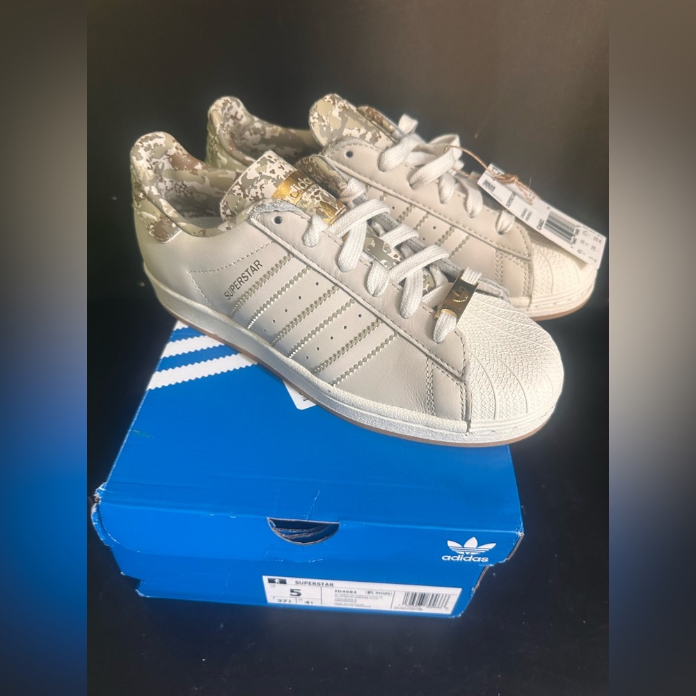 Adidas Superstar camo Sneakers 5 NWT - Picture 2 of 6
